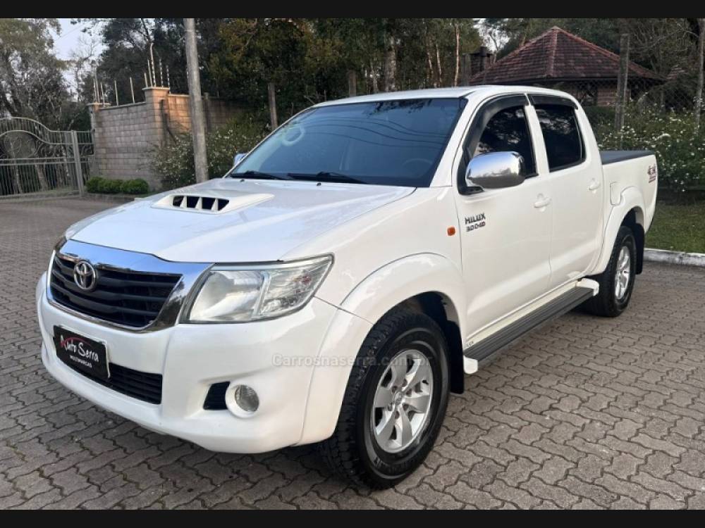 TOYOTA - HILUX - 2014/2014 - Branca - Sob Consulta