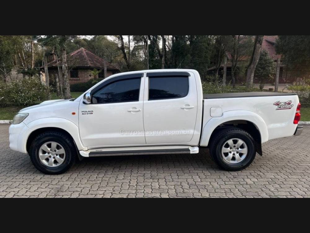 TOYOTA - HILUX - 2014/2014 - Branca - Sob Consulta