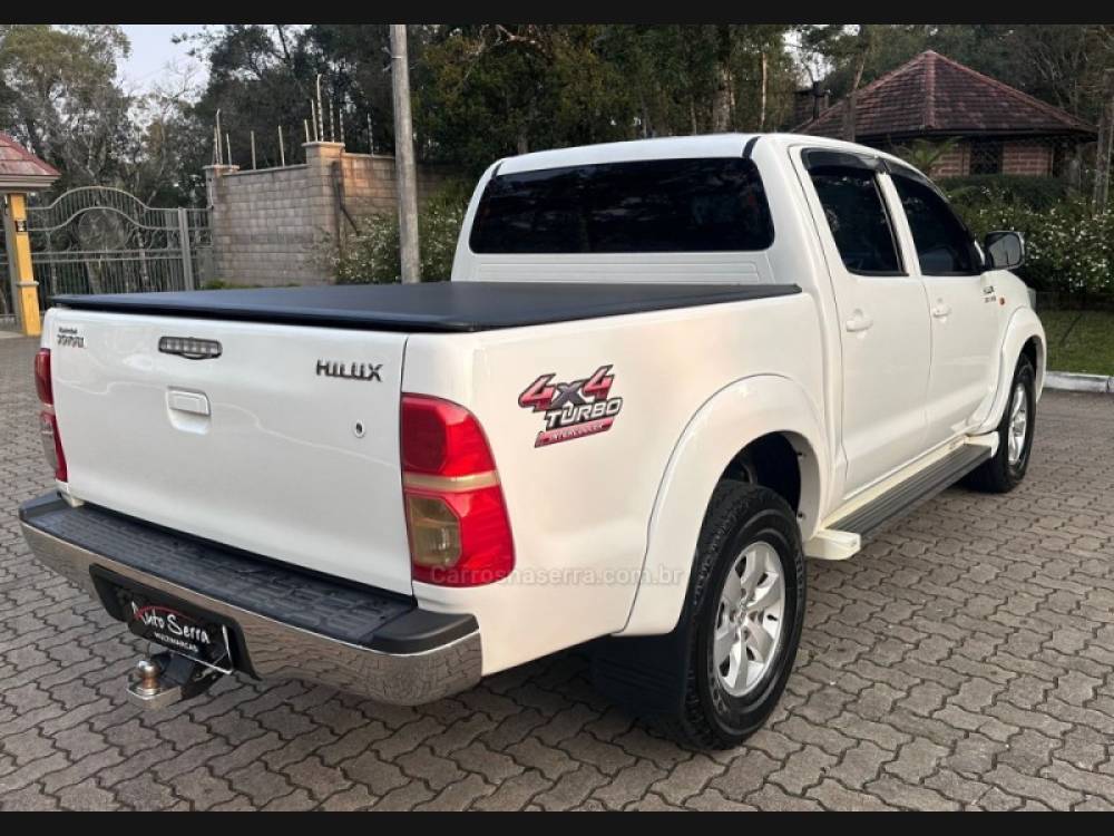 TOYOTA - HILUX - 2014/2014 - Branca - Sob Consulta