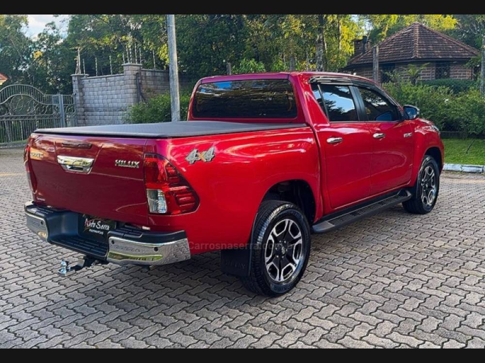 TOYOTA - HILUX - 2022/2022 - Vermelha - Sob Consulta