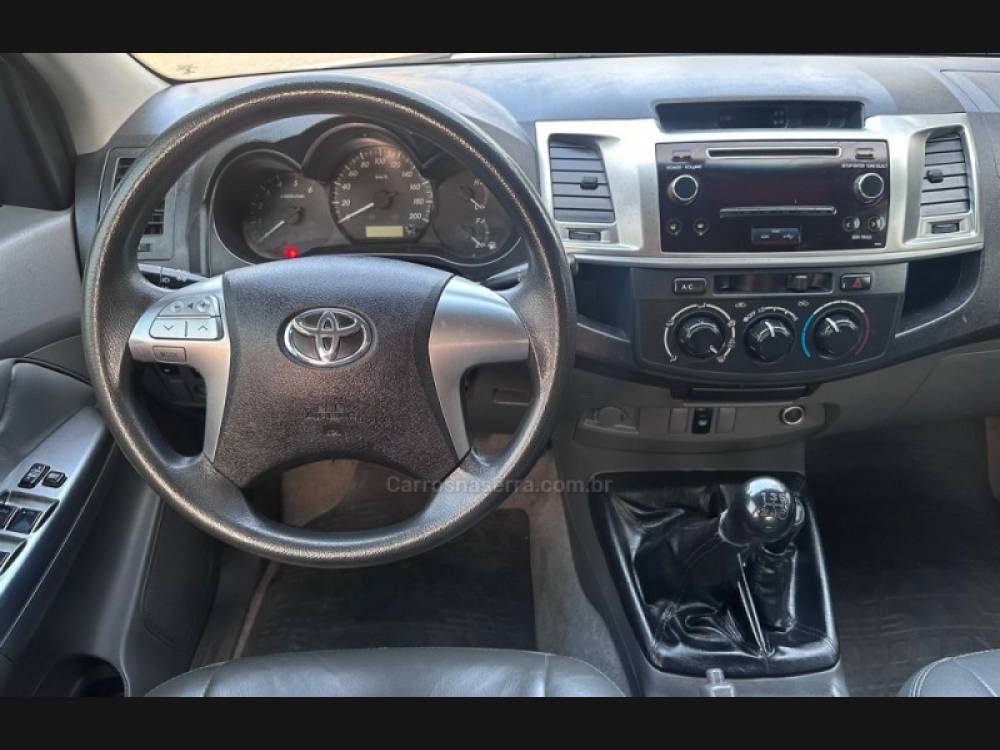 TOYOTA - HILUX - 2014/2014 - Branca - Sob Consulta