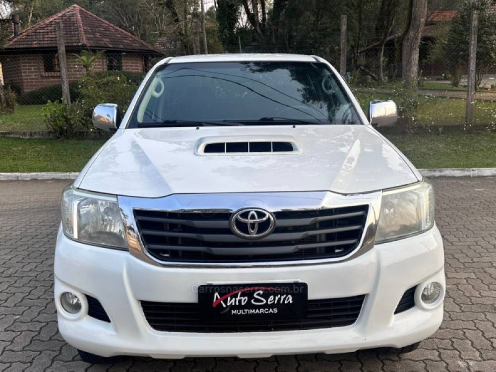 TOYOTA - HILUX - 2014/2014 - Branca - Sob Consulta