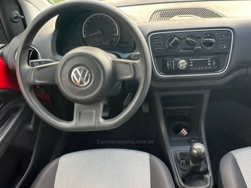 VOLKSWAGEN - UP - 2014/2015 - Vermelha - Sob Consulta